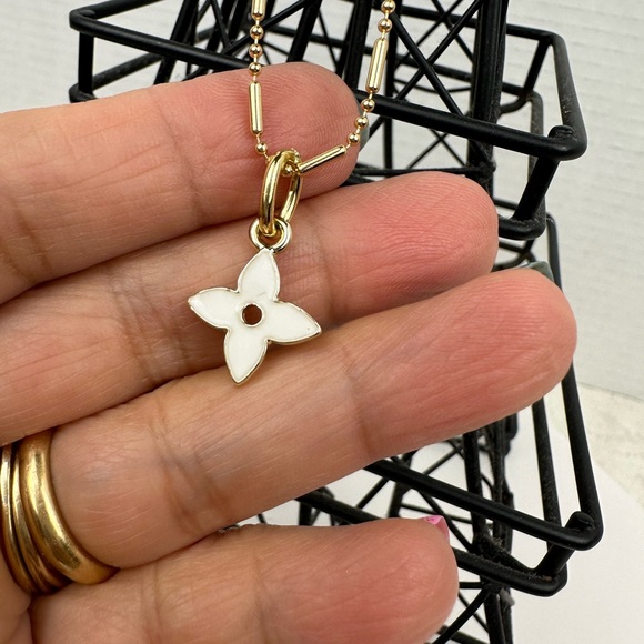 COPY - COPY - #311 ✅EUC LOUIS VUITTON ✅ Authentic Lock & Key on Necklace Chains - Picture 9 of 10